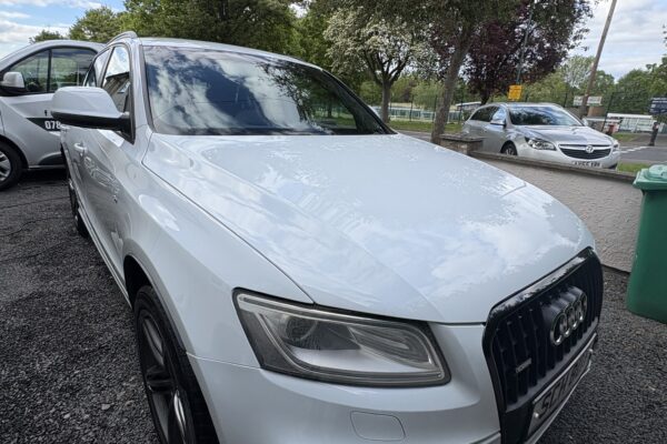 V-Power completed a 10-hour full day detail on a white 2013 Audi Q5, including interior deep cleaning, exterior wash, wheel cleaning, leather care and engine bay refresh.